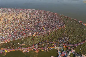 Mahakumbh 2025:  माघ पूर्णिमा पर स्नान के लिए उमड़ा सैलाब,  1.30 करोड़ से ज्यादा श्रद्धालुओं ने लगाई डुबकी