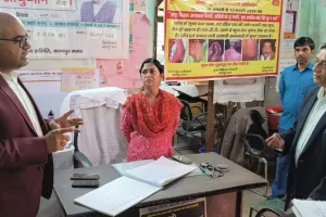 Kanpur DM के औचक निरीक्षण में फर्जीवाड़ा का हुआ खुलासा: फोन कर मरीज से पूछे! आप आज PHC में आए क्या...रजिस्टर में नाम दर्ज
