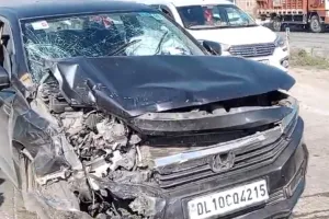 Fatehpur में तेज रफ्तार तीन कारें आपस में टकराई: तीन घायल, महाकुंभ स्नान के बाद लौट रहे थे श्रद्धालु...