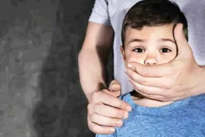 मामी ने बंद किया बात करना, बेटा लेकर भाग गया भांजा  