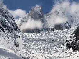 चमोली में टूटा ग्लेशियर, 60 मजदूरों के दबे होने की सूचना