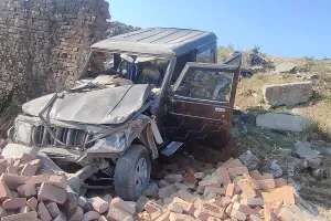 इटावा में श्रद्धालुओं से भरी पिकअप सड़क किनारे खाई में गिरी; हादसे में एक की मौत व सात घायल, राजस्थान से महाकुंभ जा रहे थे...