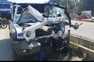 फतेहपुर में खड़े ट्रक में पीछे से घुसी थार, दो की मौके पर मौत...तीन की हालत गंभीर 