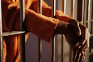 कानपुर जेल में बंद चार बंदी रिहा: जुर्माना अदा न कर पाने पर काट रहे थे सजा