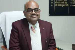 2 रुपये के लालच के लिए देने होंगे 200 रुपये: समाधान दिवस में गुटखा खाकर पहुंचा पीड़ित, Kanpur DM ने फटकार लगाते हुए...