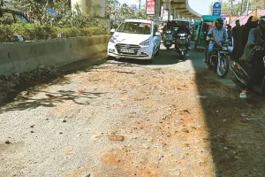 सड़कों के गड्ढों ने बढ़ाये स्पाइन और स्लिप डिस्क के मरीज: कानपुर के अस्पतालों में प्रतिदिन पहुंच रहे...नजरअंदाज न करें... 