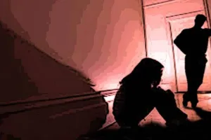 जबरन शारीरिक शोषण करने का लगाया आरोप   