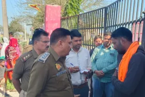 कन्नौज में धान मील में बोरों की छल्ली गिरी...दो पल्लेदारों की दबकर मौत, एक घायल: नाराज परिजनों ने जमकर किया हंगामा