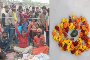 Sambhal : जमीन से मिला शिवलिंग तो उमड़ा श्रद्धा का सैलाब, भगवान शिव के भजनों पर झूमते नजर आए लोग