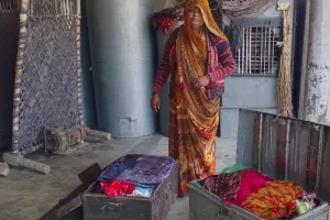 इटावा में बदमाशों ने एक घर को बनाया निशाना: गोली मारने की धमकी देकर लाखों का माल लेकर हुए फरार