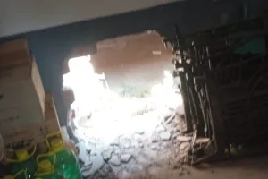 आयुर्वेदिक दुकान के पीछे से दीवार में बनाया सेंध...फतेहपुर में ज्वैलर्स शॉप से लाखों का माल लेकर चोर हो गए फरार