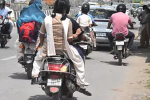 कानपुर में यातायात नियम तोड़ने में 870 वाहनों के चालान: गलत दिशा, बिना हेलमेट व तीन सवारी बिठाकर चलाने वाले अधिक