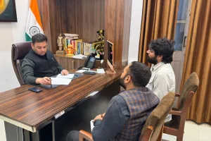 69000 शिक्षक भर्तीः आरक्षित वर्ग के अभ्यर्थियों ने बेसिक शिक्षा मंत्री से की मुलाकात, कहा- नहीं होने देंगे अन्याय