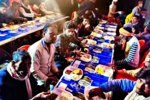 Hardoi News: केक कटा, डीजे की धुन पर झूमे लोग, अनोखे अंदाज में मनाया गया दो बकरियों का बर्थडे