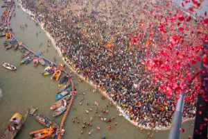 महाकुंभ ने तोड़ा महारिकॉर्ड, संगम में उतरा आस्था का जनसैलाब, देखें Photos