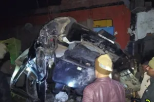 UP News: घर में घुसी तेज रफ्तार बेकाबू कार, चार श्रद्धालुओं की मौत, तीन की हालत नाजुक