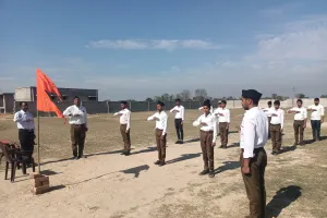 कासगंज: स्वयं सेवकों ने जाना संघ का इतिहास, योगासन भी कराया