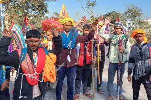बाराबंकी: लोधेश्वर महादेव धाम में बढ़ने लगा कांवड़ियों का जत्था, सुरक्षा के व्यापक इंतजाम  