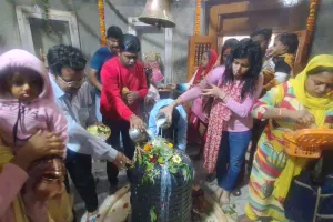 बम-बम भोले! महाशिवरात्रि पर बरेली के शिवालयों में उमड़ा आस्था का सैलाब
