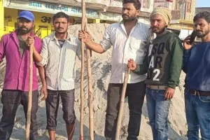 रामपुर:आवारा कुत्ते का आतंक...मिलक में 24 को काटा, लोगों ने पीट-पीटकर मार डाला