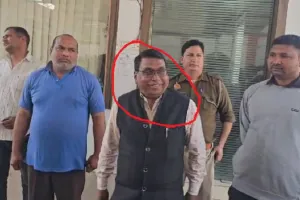 अमरोहा : एंटी करप्शन टीम ने 60 हजार रुपए लेते जेई और बिचौलिए को किया गिरफ्तार, नक्शा स्वीकृत करने की एवज में मांगी थी रिश्वत 