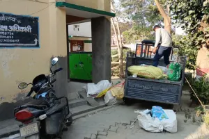 Sultanpur News : कबाड़ में सरकारी पुस्तकें बेचने वाला शिक्षक निलंबित, BSA ने बैठाई दो सदस्यीय जांच कमेटी 