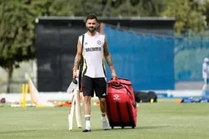 ICC Champions Trophy : विराट कोहली की एक झलक, श्रेयस अय्यर के आटोग्राफ...भारतीय क्रिकेटरों के लिए दीवानगी दुबई में भी