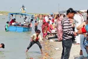 कासगंज: माघी पूर्णिमा पर हर-हर गंगे के जयकारों से गूंजे गंगा घाट