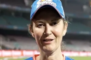 WPL 2025 : मुंबई इंडियंस की हार के बाद चार्लोट एडवर्ड्स ने अंपायरिंग पर उठाए सवाल, बोलीं-इसे पचा पाना वास्तव में मुश्किल है... 