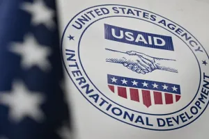 अमेरिका: छंटनी के बाद USAID के कर्मचारियों ने खाली किया दफ्तर, नम आंखों के साथ हुए विदा
