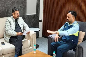 मुरादाबाद : दुकान की सील खुलेगी और रीन्यूअल प्रीमियम पर होगी चर्चा...नगर आयुक्त दिव्यांशु पटेल से मिले नगर विधायक रितेश गुप्ता