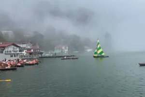 मौसम की लुका-छुपी, नैनीताल में पर्यटकों की आमद बढ़ी 