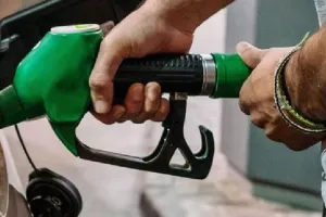 कानपुर में पेट्रोल भरने में घालमेल के मामले में वाद दाखिल: 10 लीटर की क्षमता वाली टंकी...भरा 11 लीटर Petrol