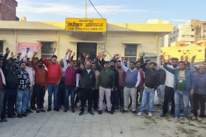 लखीमपुर: बिजली संविदा कर्मचारियों से छह फरवरी को लखनऊ में घेराव की अपील