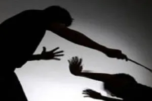 बदायूं: शराब के नशे में पड़ोसी की क्रूरता, बच्ची का हाथ तोड़ दिया