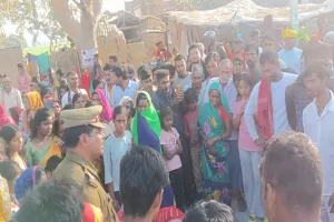 मिर्जापुर : तेज रफ्तार ट्रेलर ने साइकिल सवार को कुचला, सड़क पर शव रख आक्रोशित परिजनों ने लगाया जाम