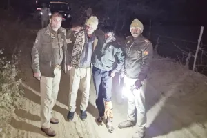 रामपुर : मुठभेड़ में 25 हजार का इनामी गिरफ्तार, टांग में लगी गोली...सीएचसी में भर्ती 