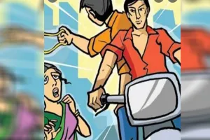 लखीमपुर खीरी: सरेशाम वारदात...महिला की चेन छीनकर बाइक सवार बदमाश फरार