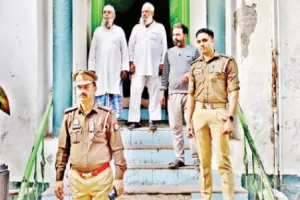 संभल : धर्मस्थलों पर लाउडस्पीकर की आवाज को लेकर पुलिस सख्त, जानिए क्या बोले DM डॉ.राजेंद्र पैंसिया?