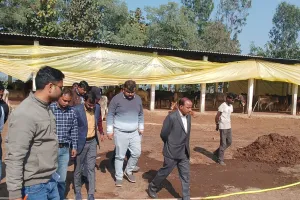 पीलीभीत: बिलासपुर की बदहाल गोशाला देख भड़के डीएम ने सचिव का वेतन रोका 