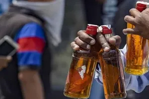 UP में शराब हुई महंगी, बाहर की मदिरा परोसी तो लगेगा जुर्माना, जानें अब कितने रुपये में मिलेगी देसी शराब?