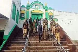 संभल जामा मस्जिद की नहीं होगी रंगाई पुताई, इलाहाबाद हाई कोर्ट ने सिर्फ सफाई की दी इजाजत