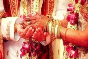 फर्जी शादी, असली मजा: दूल्हा-दुल्हन नहीं, बस जश्न ही जश्न, टिकट खरीद कर पहुंचे लोग, जानिये पूरा मामला