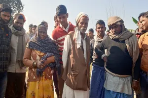 बदायूं: फंदे से लटका मिला युवक का शव, हत्या का आरोप लगाकर परिजनों का हंगामा