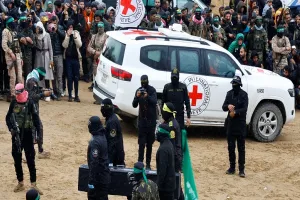 हमास ने चार बंधकों के शव रेड क्रॉस को सौंपे, फिलिस्तीनी कैदियों को इजराइली जेल से किया गया रिहा 