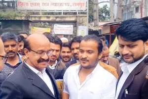 रामपुर: क्वालिटी बार और किसानों से जुड़े मामलों में पेशी को अदालत पहुंचे अब्दुल्ला 