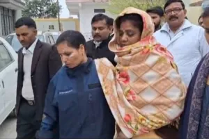 मुरादाबाद: महिला अधिवक्ता पर फेंका तेजाब...ठाकुरद्वारा तहसील परिसर में मचा हड़कंप