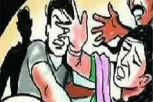फतेहपुर में महिला को घर में घुसकर मां-बेटी ने पीटा