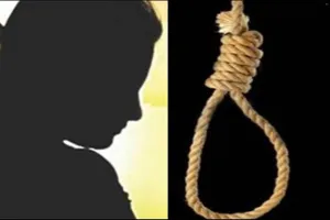 जैकेट को लेकर झगड़ीं बहनें, बड़ी बहन ने लगा ली फांसी 