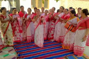 मेरो रंगीलो देवर घर आयो छ......पर झूमीं महिलाएं 